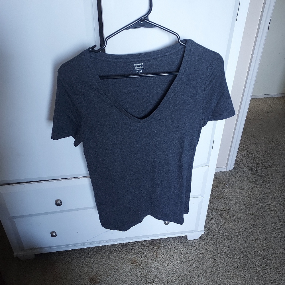 Old navy grey t shirt